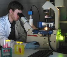 Steve Pawlizak, a post graduate student in Professor Käs' group at the University of Leipzig using the JPK CellHesion 200 system 